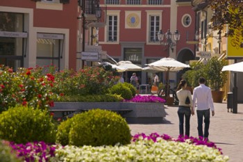 magasin Serravalle outlet Italie